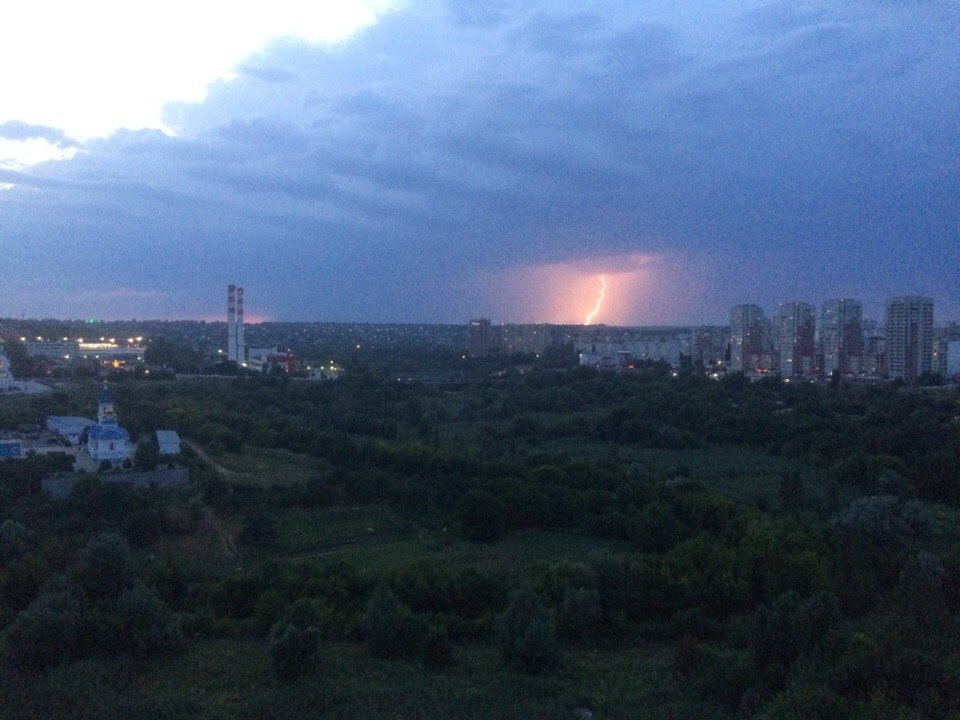 Торнадо в ростовской области. Смерч в ростове на дону. Смерч в ростове на дону вчера. Смерч в ростове на дону 2020. Смерч в ростове на дону.